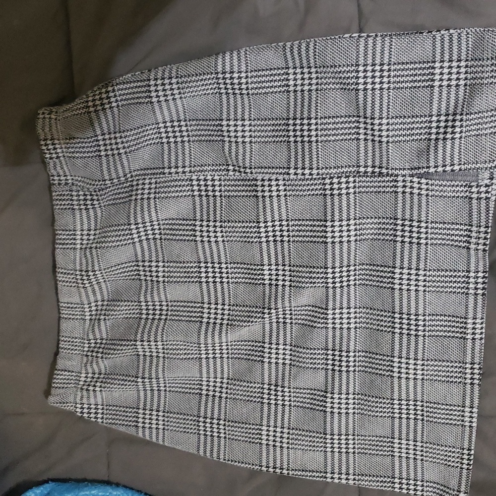 Plaid mini pencil skirt with small decorative  slit